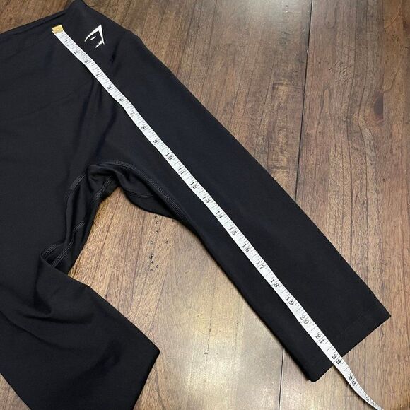Gymshark Black Cropped Leggings - Picture 7 of 9
